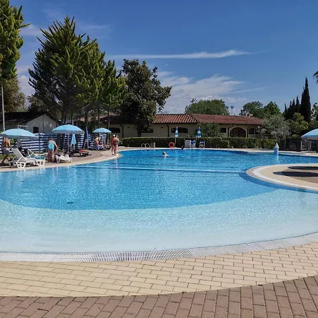 Comfort Mobilehome Camping R8 Viareggio Chalet *